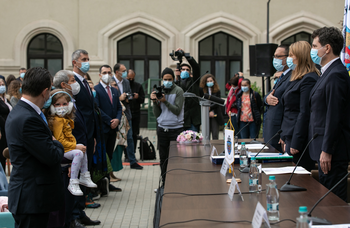 REPORTAJ | Prima zi cu Nicușor. “Nu ne-am luptat pentru jucării”. Primarul Bucureștiului a citat din Avram Iancu și s-a retras la discuții cu Ludovic Orban