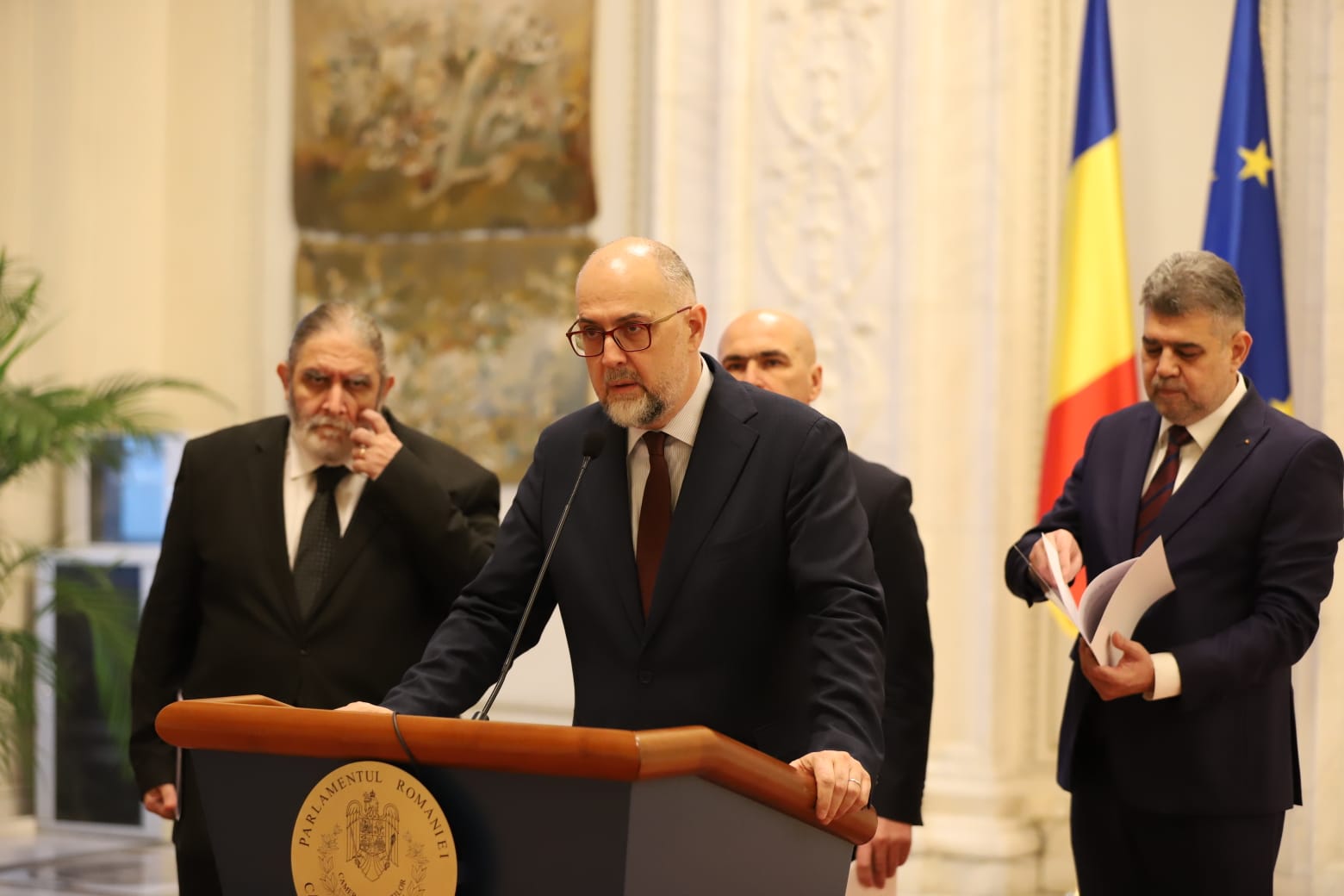 Tensiuni și nedumeriri legate de componența noului guvern: liberalii au luat doar praful de pe tobă. Cum a apărut din neant Radu Marinescu