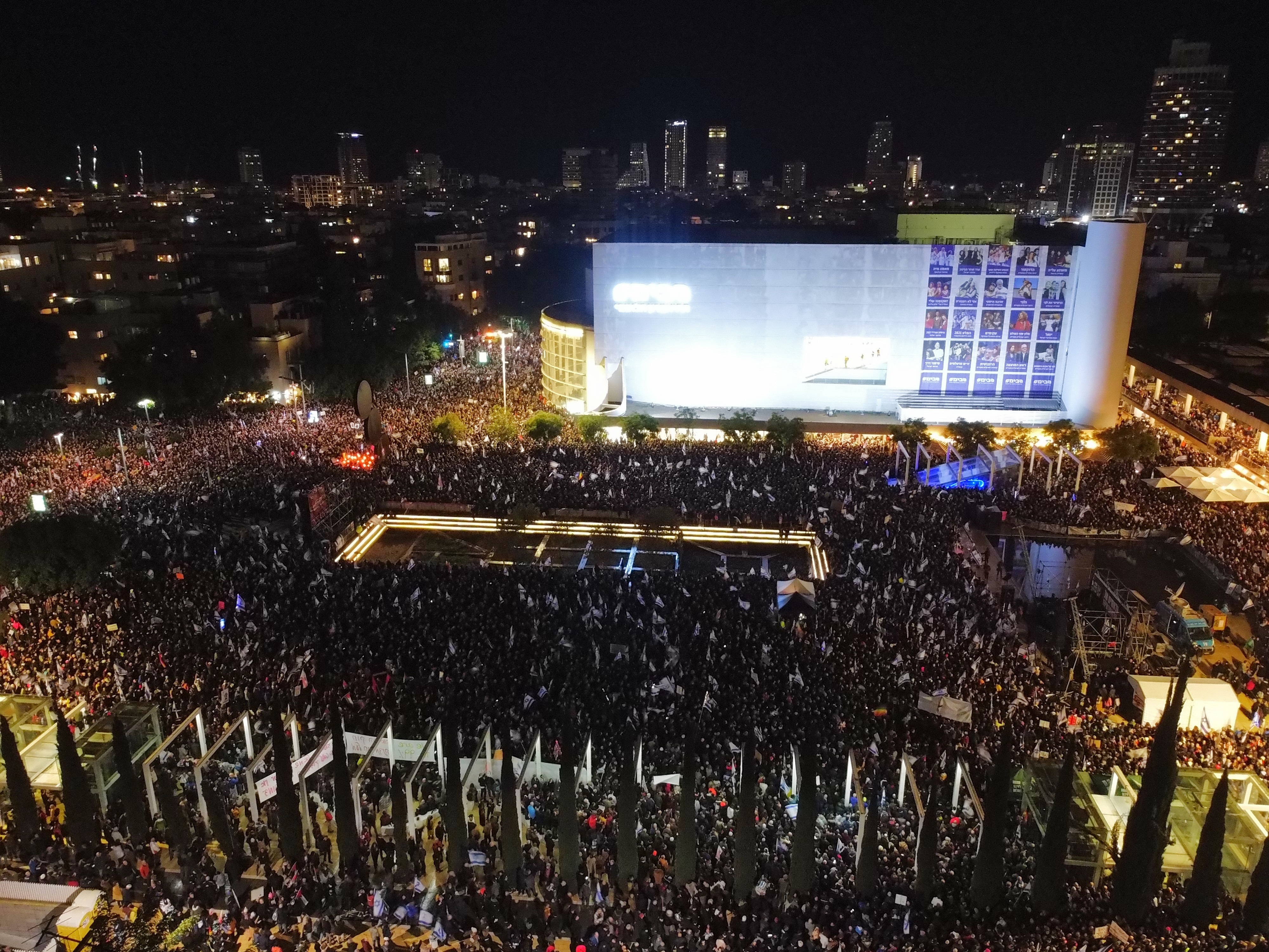 Protest uriaș în Israel față de premierul Netanyahu. Zeci de mii de persoane au ieșit pe străzi în Tel Aviv, Ierusalim și Haifa
