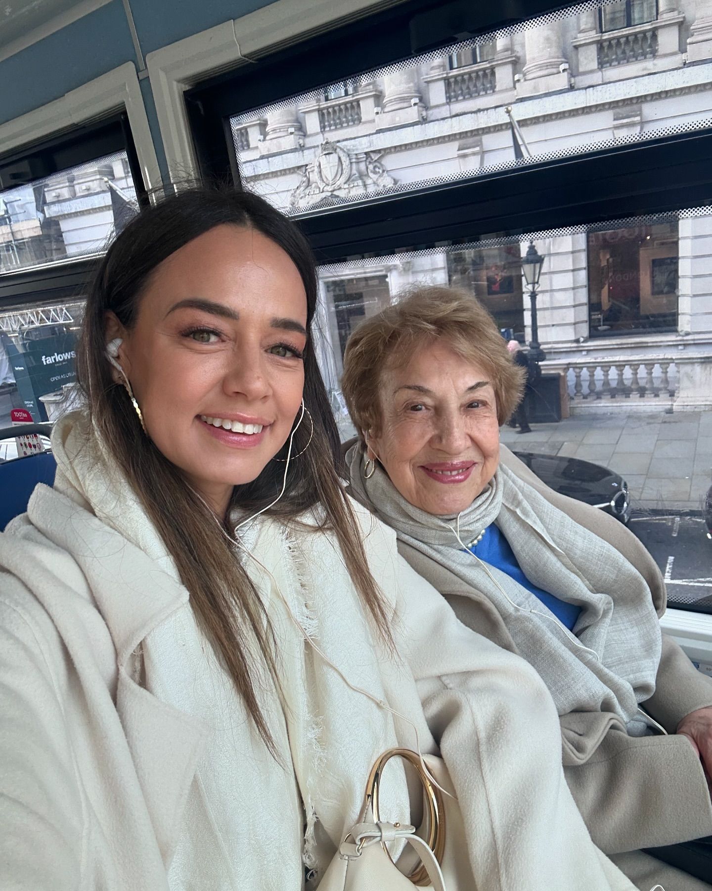 Mama Andreei Raicu a împlinit 85 de ani. Cât de bine arată și ce surpriză i-a făcut fiica ei de ziua de naștere. „Nu îmi vine să cred”