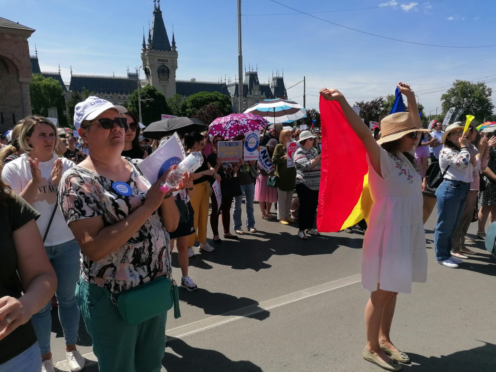 Val de proteste în țară. Profesori, cadre medicale și polițiști au ieșit în stradă în București și în alte orașe