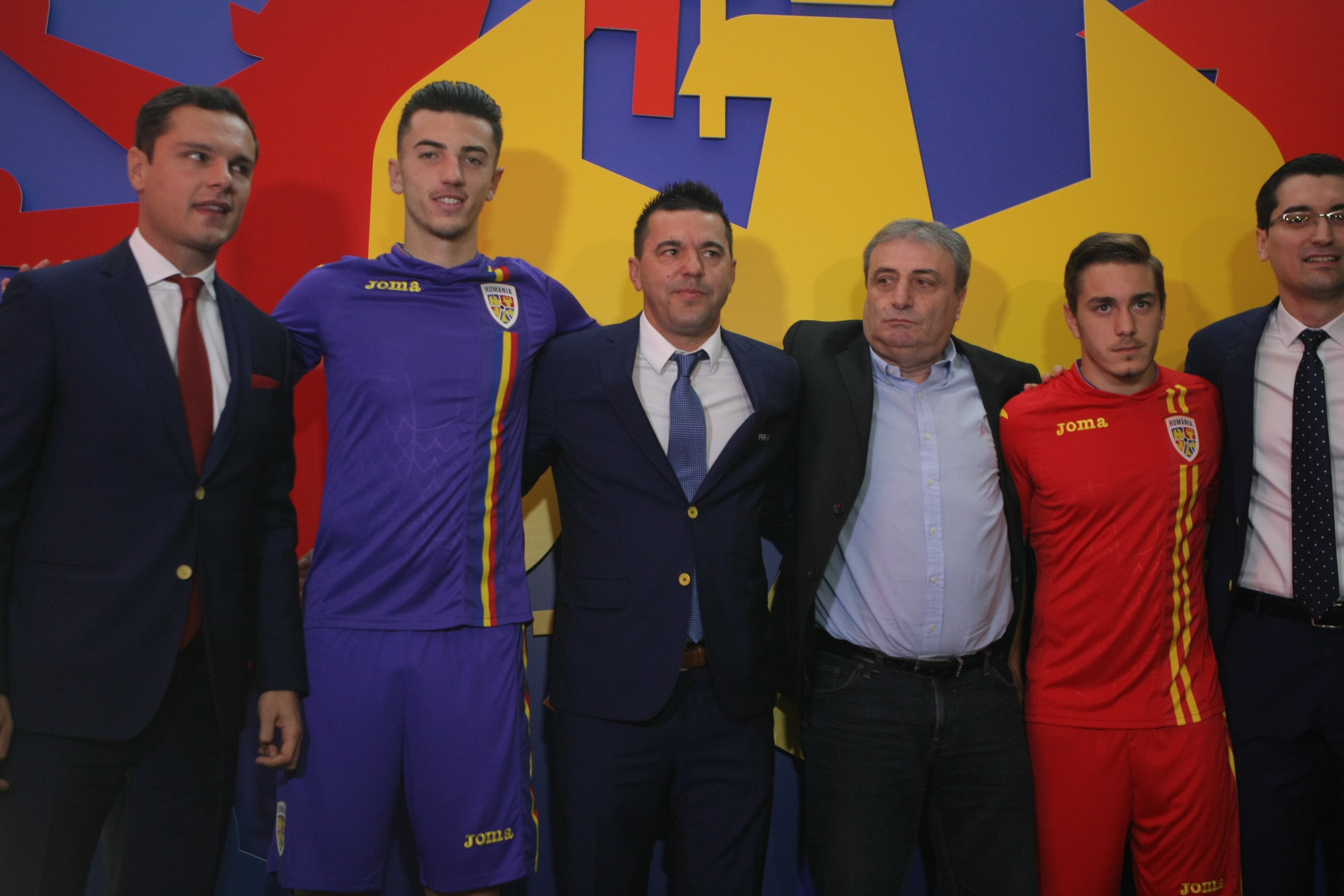 În ce scopuri poate folosi FRF noua siglă a echipei naționale. De la aparate şi instrumente ştiinţifice, nautice, geodezice la  bice şi articole de şelărie