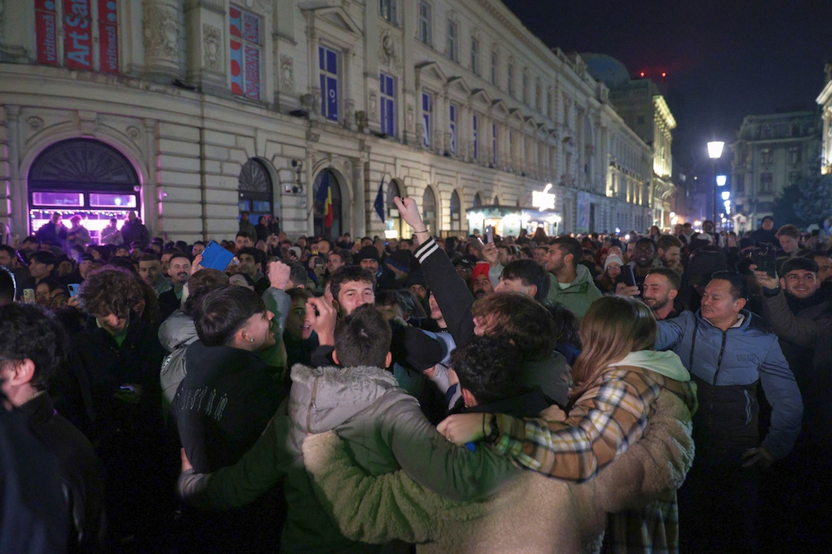 FOTO. Sute de persoane au petrecut de Revelion în Centrul Vechi, din București. A fost show și în Parcul IOR