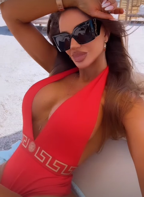 Cum a apărut Bianca Drăgușanu pe litoralul românesc. Toți s-au uitat la ea când au văzut ce costum de baie poartă