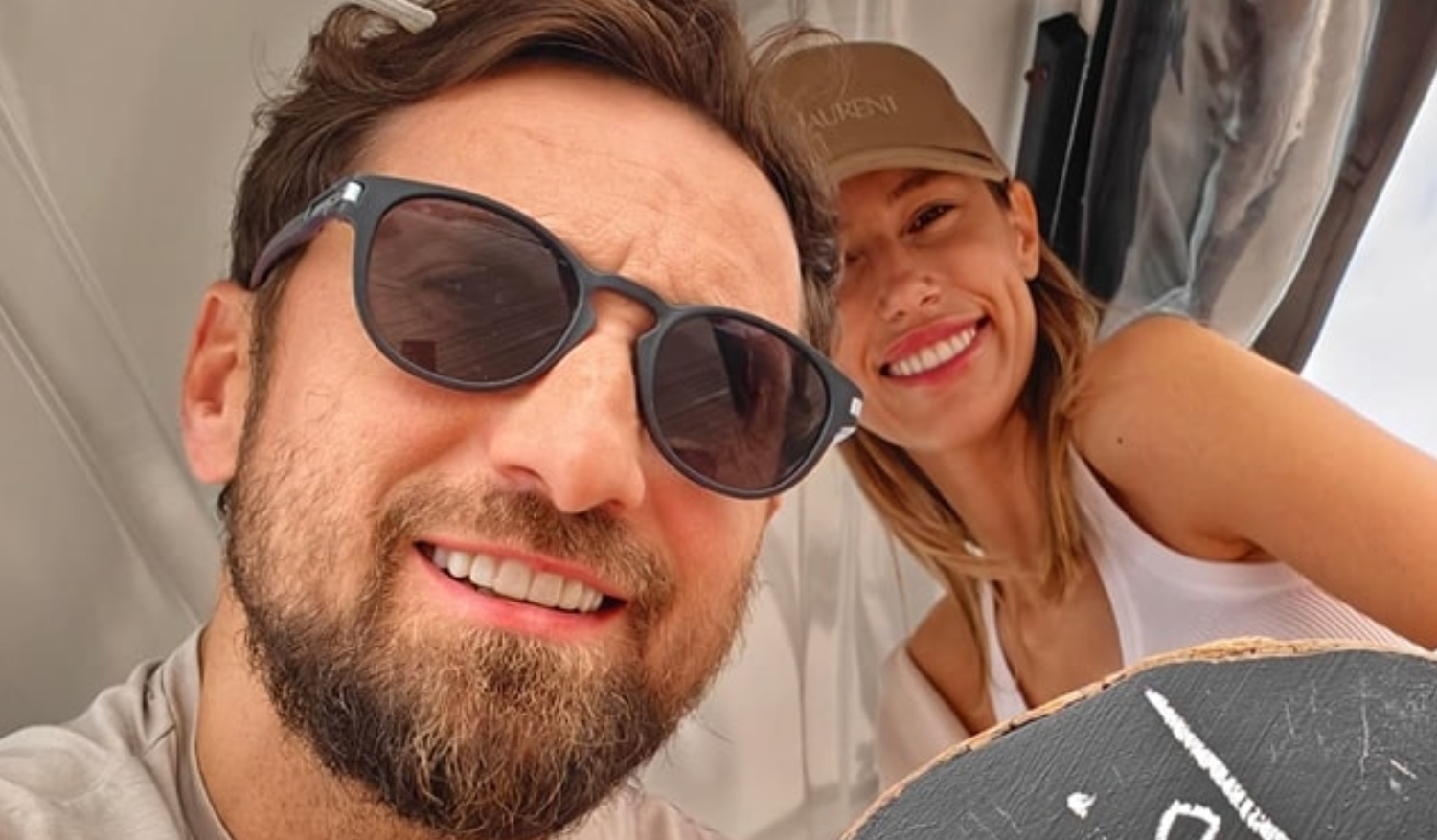 Reacția lui Dani Oțil când a fost întrebat de unde are bani de vacanțe: „Băi, băieți...”