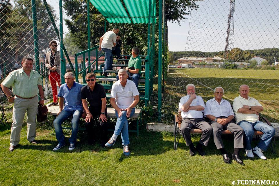 Dinamoviștii au fost vizitați în cantonament de fostele glorii / GALERIE FOTO