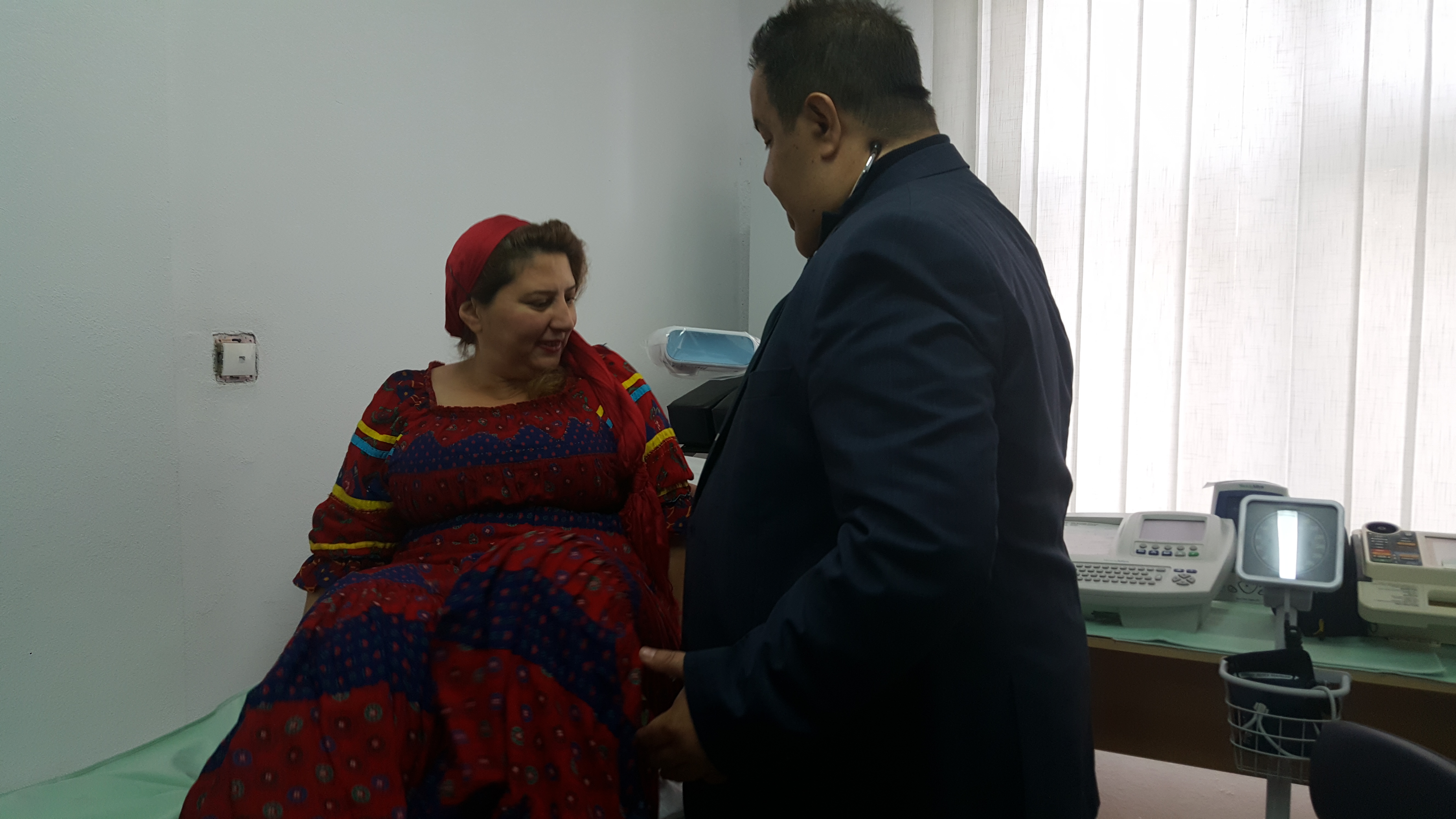 Prima clinică destinată special romilor a fost deschisă într-o biserică din Sibiu GALERIE FOTO
