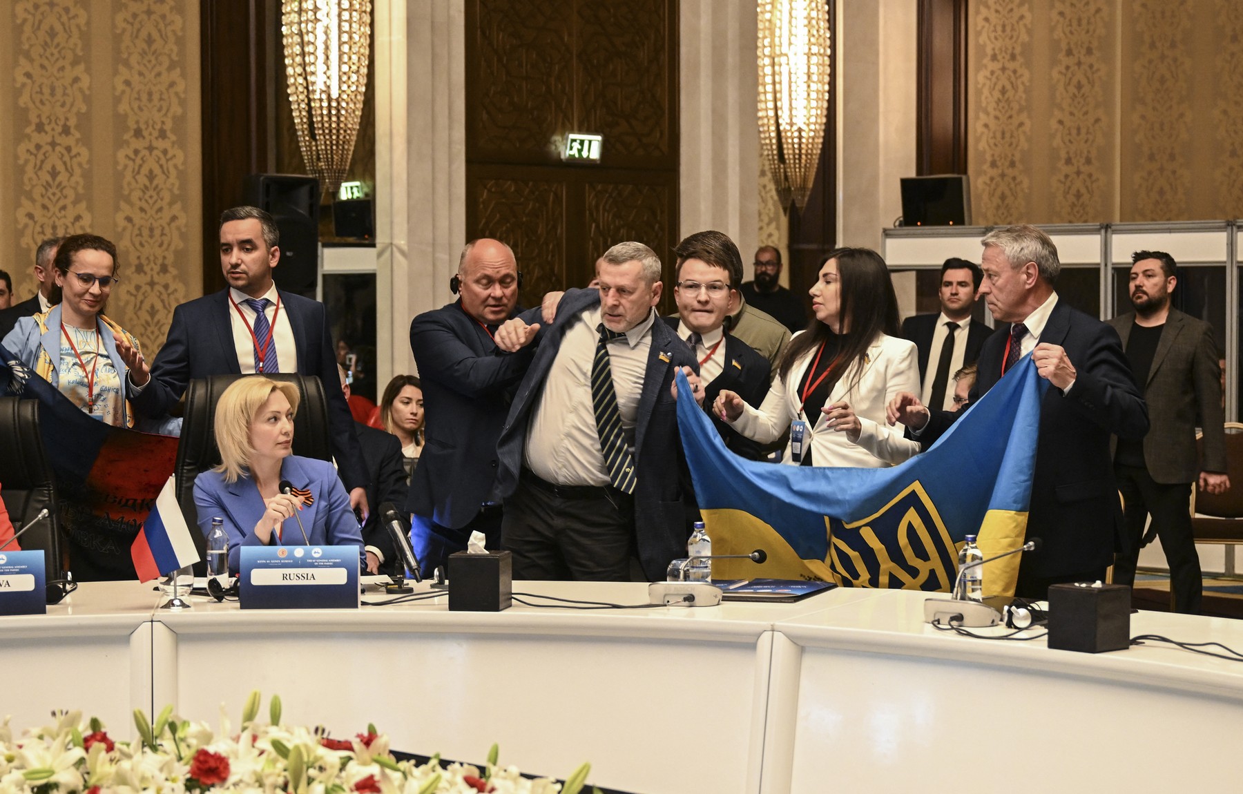 Altercație și îmbrânceli între delegațiile Rusiei și Ucrainei, la un forum din Ankara. VIDEO
