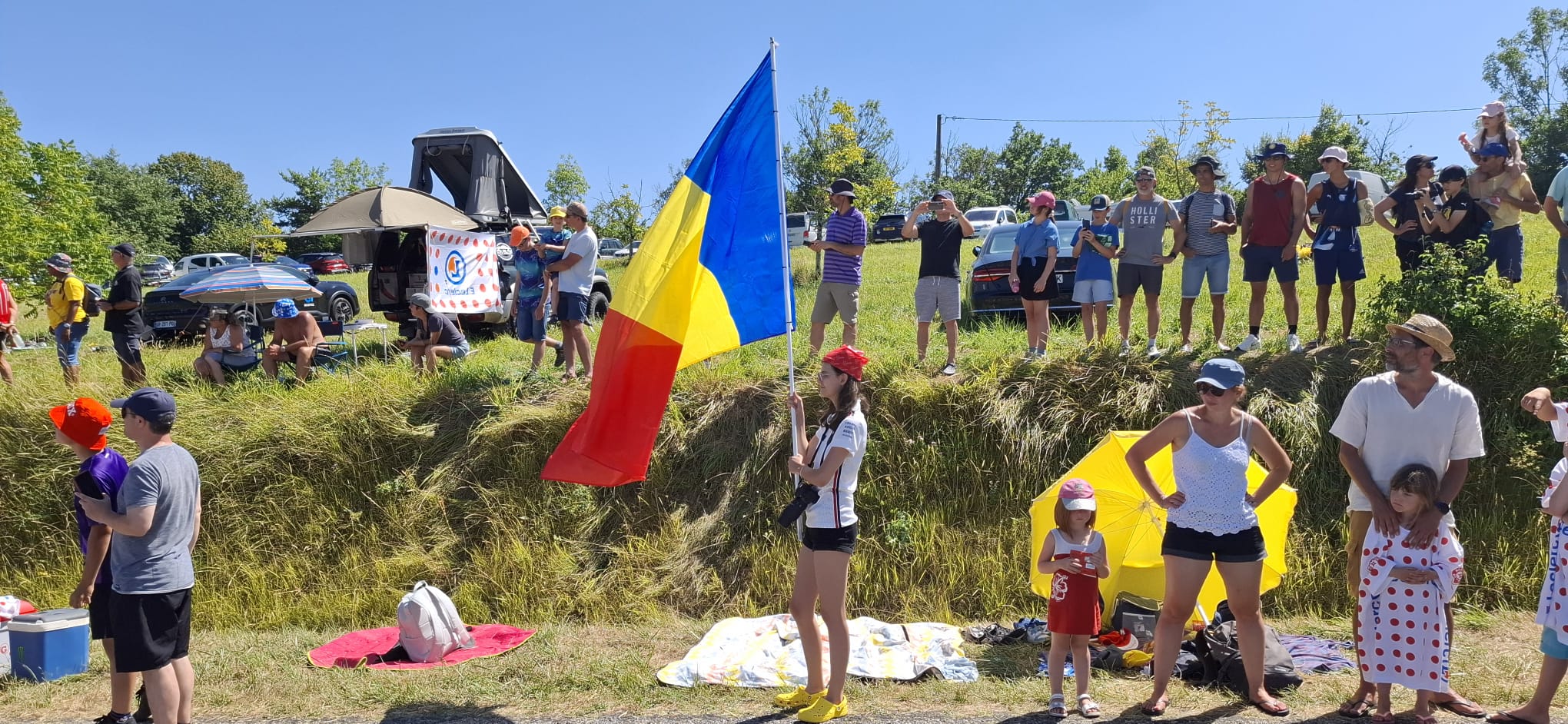 Românii care au dus tricolorul pe cățărările mitice din Turul Franței: „Ca să prindem un loc bun pe Tourmalet, ne-am sculat la 3.30”