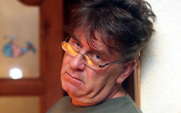 Bakács Tibor belebukott az idősgondozói munkájába, most csomagpakolóként keresi a kenyerét