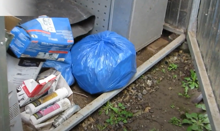 Sorra ugrottak be a férfiak a bababoltba, látszólag azonban üres kézzel távoztak - a NAV gyanút fogott és rájött a turpisságra