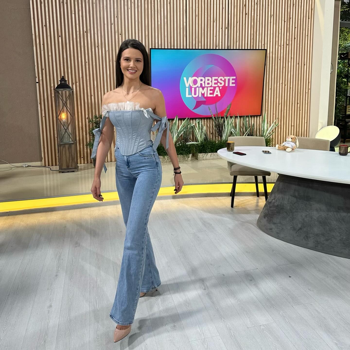Cum se menține în formă Iulia Pârlea la 38 de ani. Ce măsuri de ordin estetic ia în calcul, după 40 de ani, prezentatoarea meteo de la Pro TV