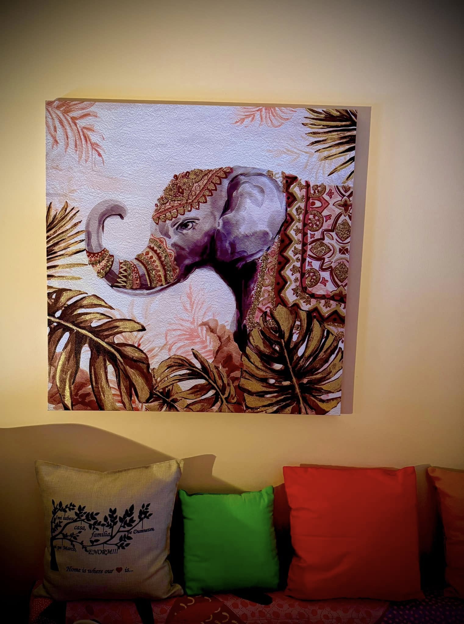 Imagini din casa în care locuiește Minodora. A decorat livingul în stil african: „Este încărcată cu pace și multă culoare”