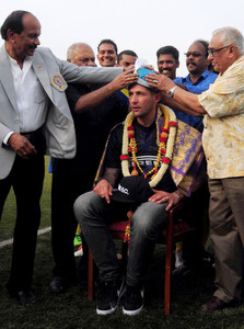 FOTO / Fanii au ÎNNEBUNIT când l-au văzut. Cum s-a îmbrăcat Materazzi când a ajuns în India