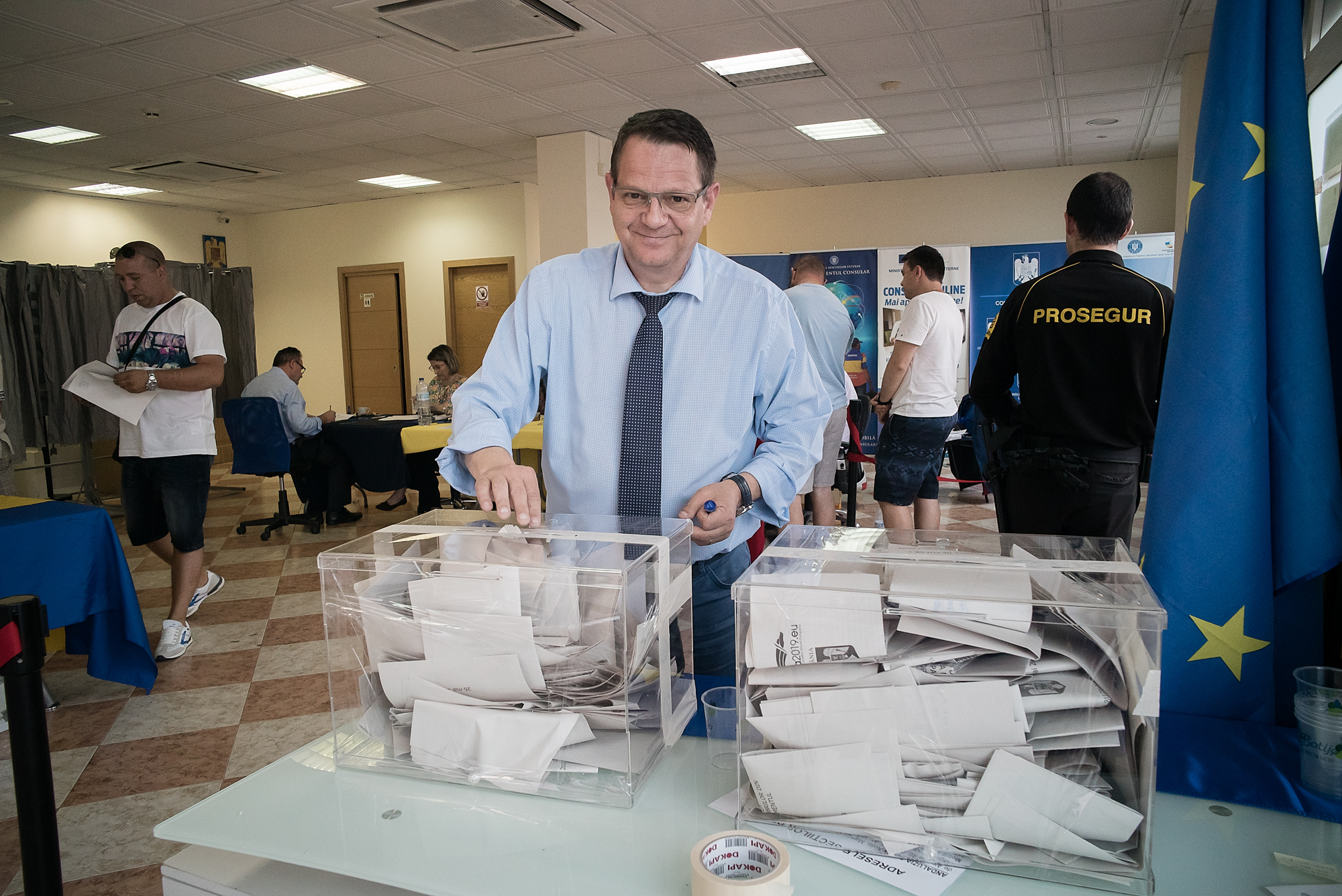 În diaspora au suferit și votanții, și oamenii din consulate! În Almería, românii au votat în trei ore și jumătate pentru alegerile din România și în 10 minute pentru “localele” din Spania!