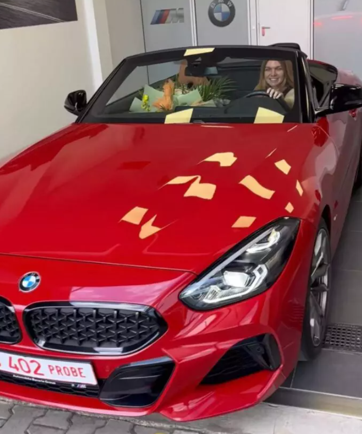 Ce bolid de lux a primit Simona Halep de ziua ei. Sportiva le-a arătat tuturor. „Sunt îndrăgostită”