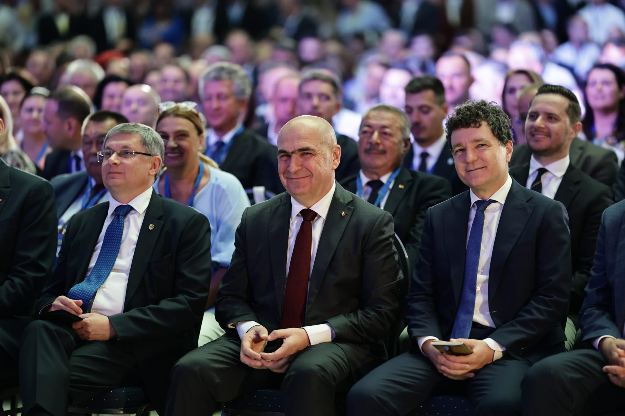 Congres PNL. Ce nu s-a văzut la TV: surprize, negocieri purtate până la votul final, atacuri interne și scepticism privind împărțirea funcțiilor