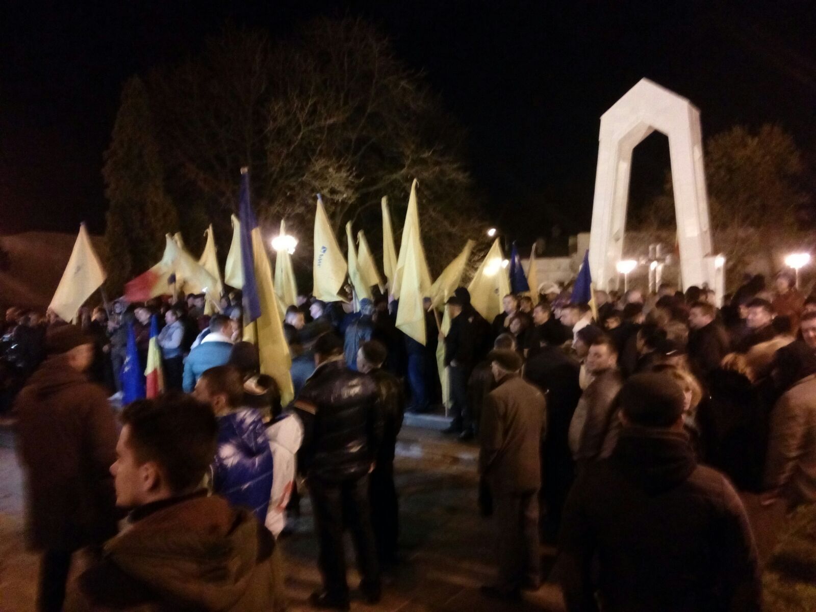 UPDATE/ Proteste în fața prefecturilor din țară, pentru susținerea moțiunii PNL