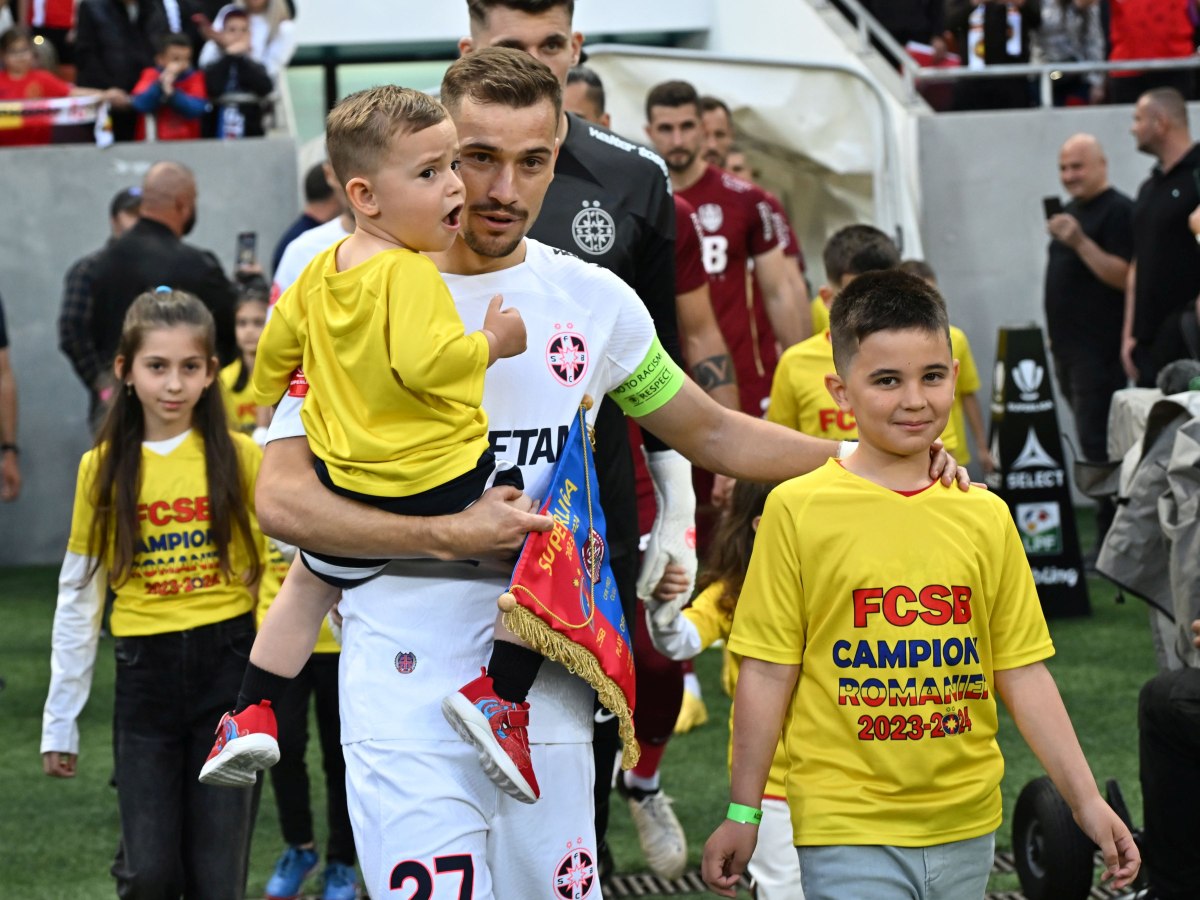 FCSB a primit trofeul de campioană a României în fața a peste 54.000 de spectatori, după ce a pierdut cu CFR Cluj