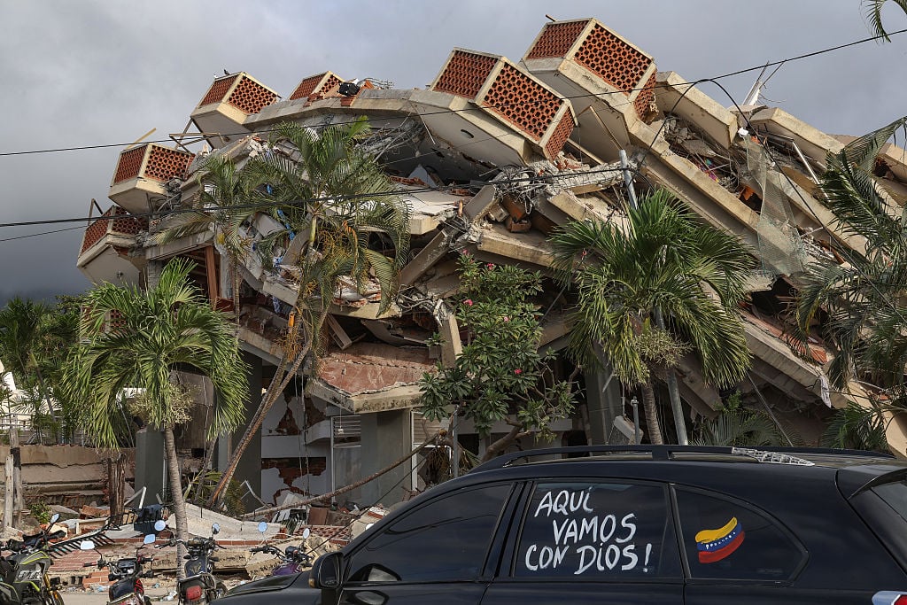 Tânăr scos în viață de sub dărâmături în Venezuela după 106 ore de la cutremurele devastatoare