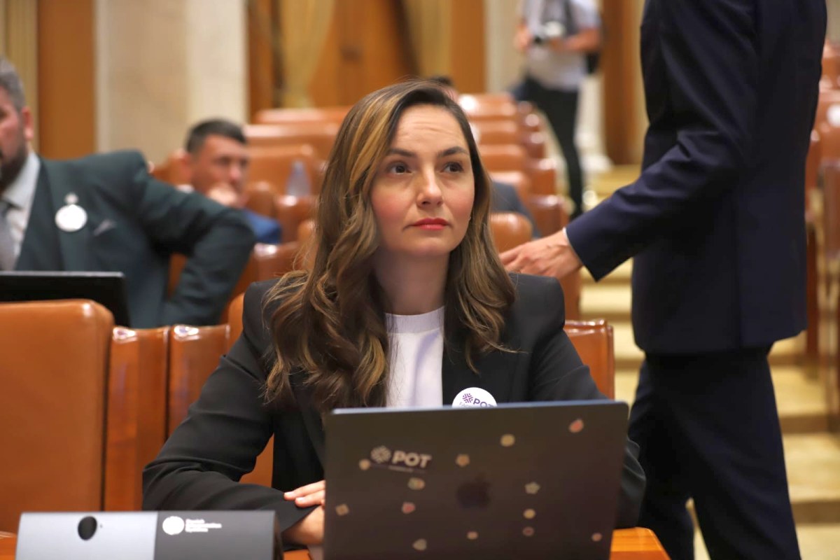 Toate cele patru moțiuni de cenzură depuse împotriva Guvernului Bolojan au fost respinse în Parlament. Ce urmează
