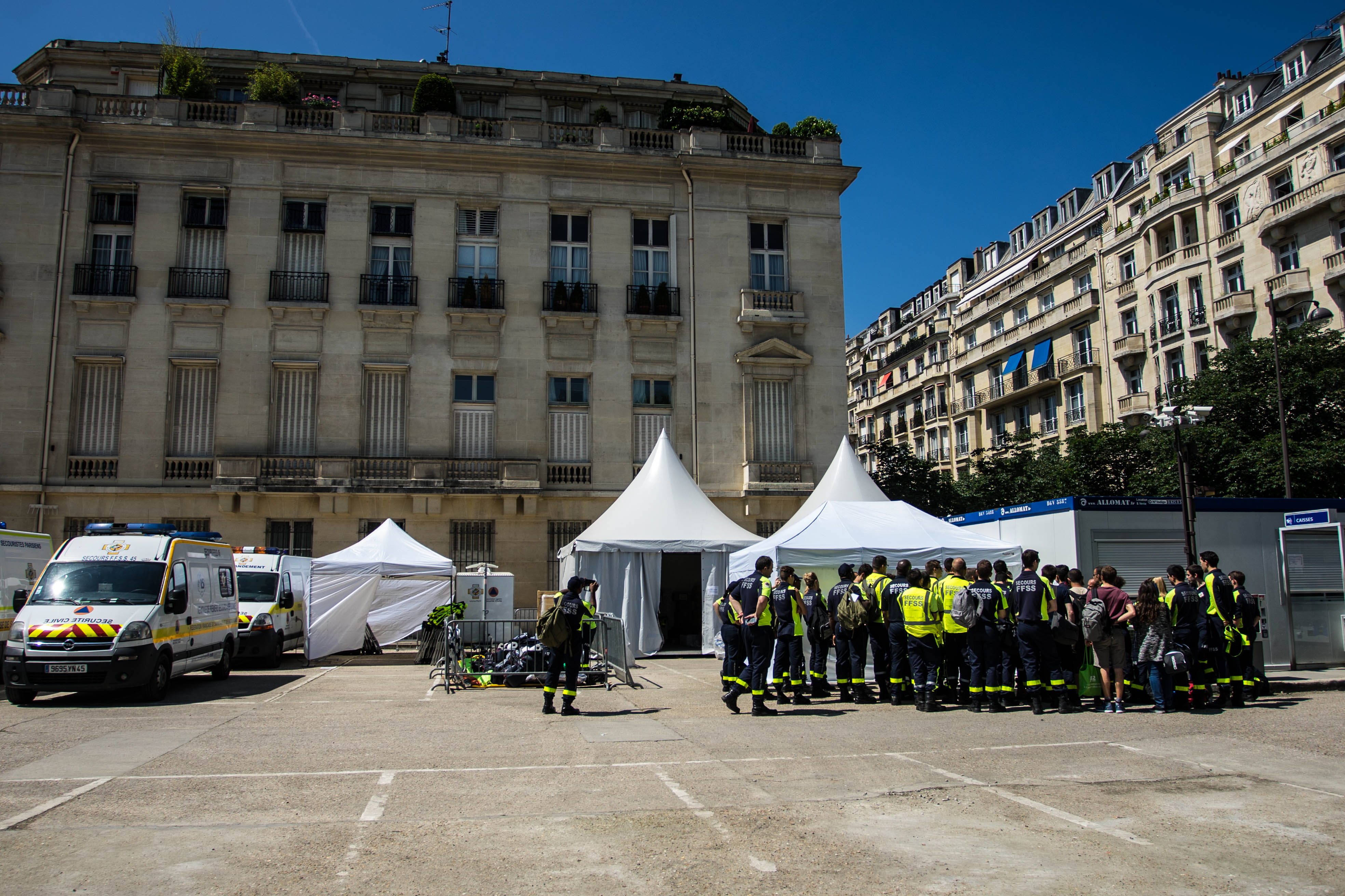 Euro 2016. ”Libertatea” a fost la fan-zonul uriaș din Paris, deschis cu un concert David Guetta, în prezența a zeci de mii de oameni. Securitate strictă / GALERIE FOTO și VIDEO