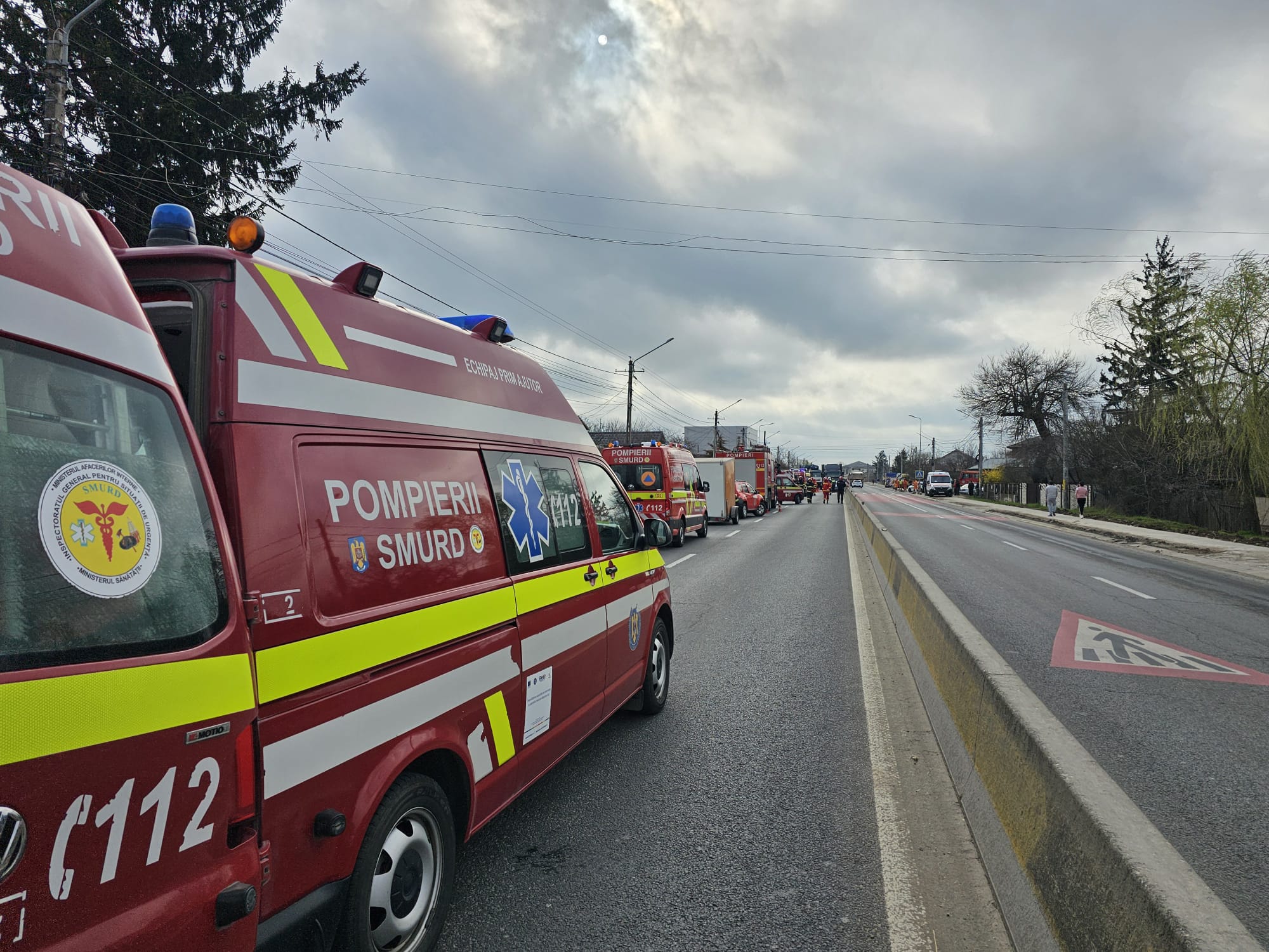 Microbuz de elevi lovit de un TIR pe DN7 la Tărtășești, în Dâmbovița. A fost activat planul roșu de intervenție