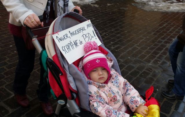 Peste 500 de mame au protestat la Brașov, alături de copii și bunici