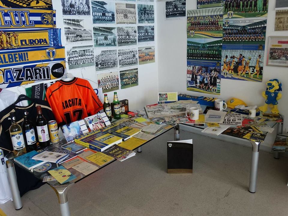 Petrolul Ploiești și Școala Altfel. ”Lupii” i-au primit pe ”Ilie Oană” pe elevii de la Liceul ”Victor Slăvescu” | FOTO