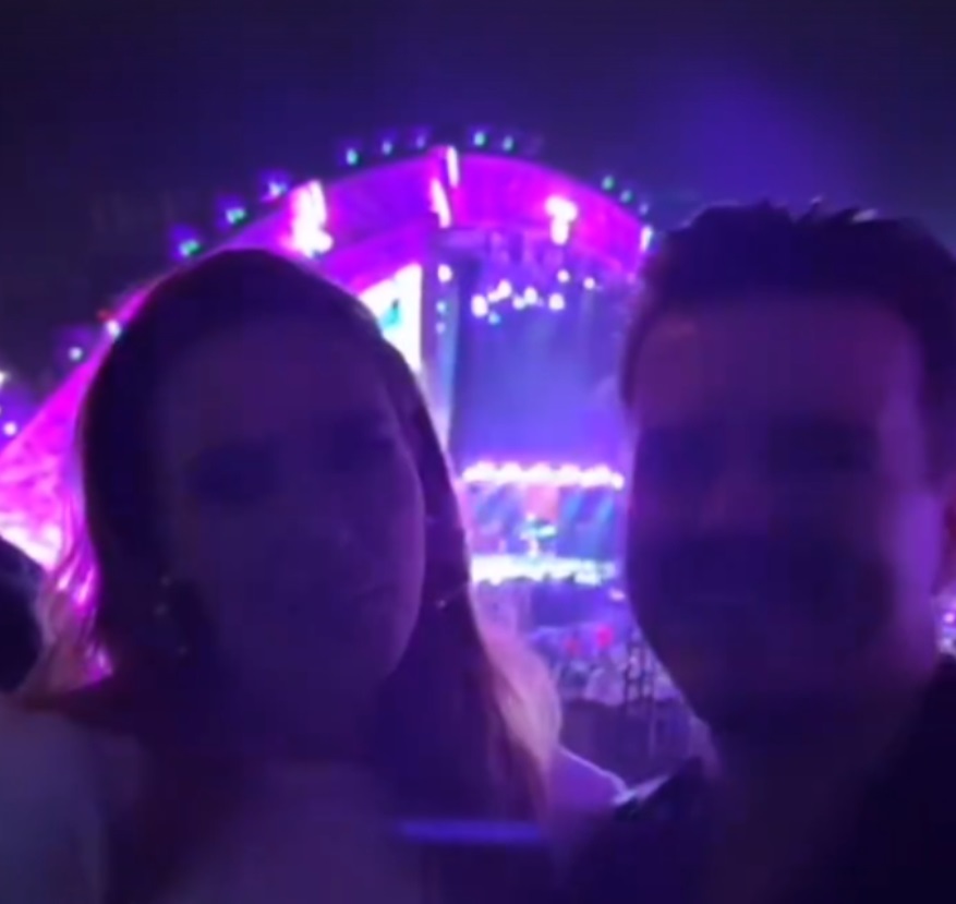 Iulia Vântur, surprinsă în brațele lui Mihai Petre la Untold Dubai. Ce făcea Salman Khan, iubitul ei, în acest timp