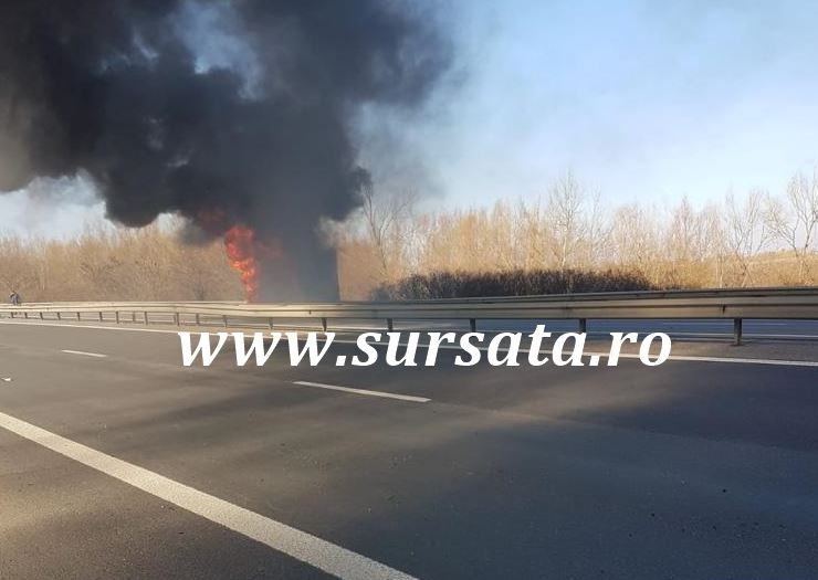Incendiu pe A1, la kilometrul 26. Traficul a fost blocat spre Pitești, după ce o autoutilitară a luat foc la Bolintin-Deal