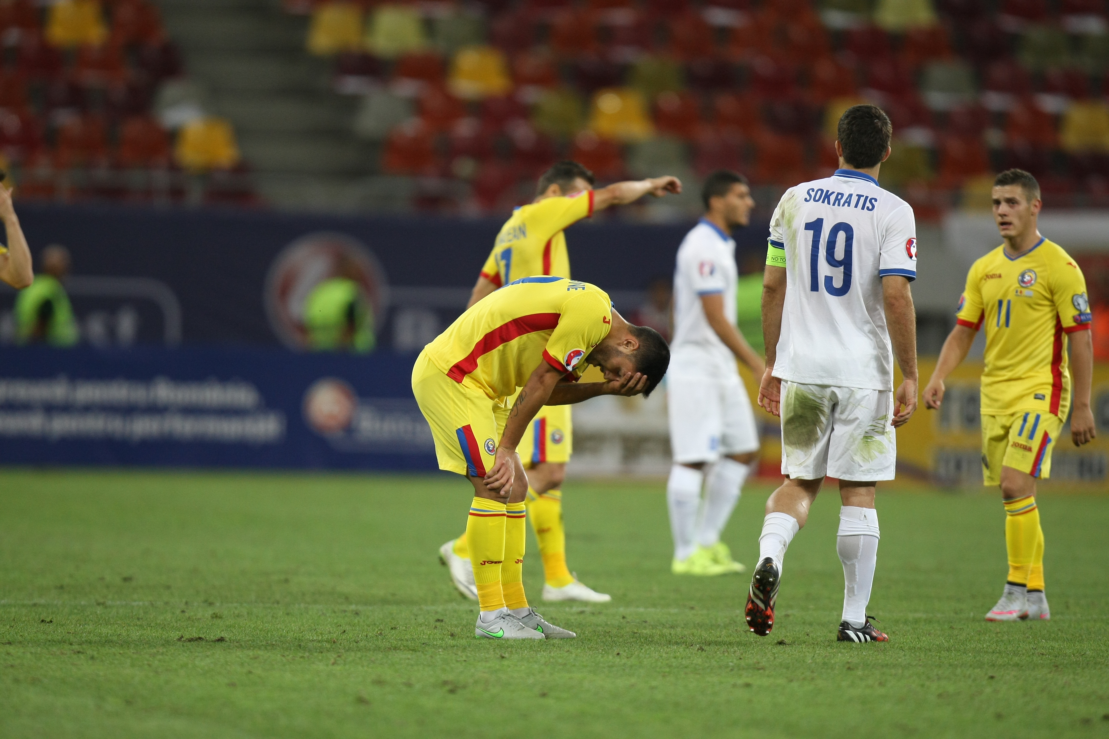 Apărare beton, atac de carton! Naționala României gâfâie în drum spre Euro 2016. Avem cea mai bună defensivă din istorie, dar suntem în pragul cele mai mari crize ofensive din ultimii 67 de ani