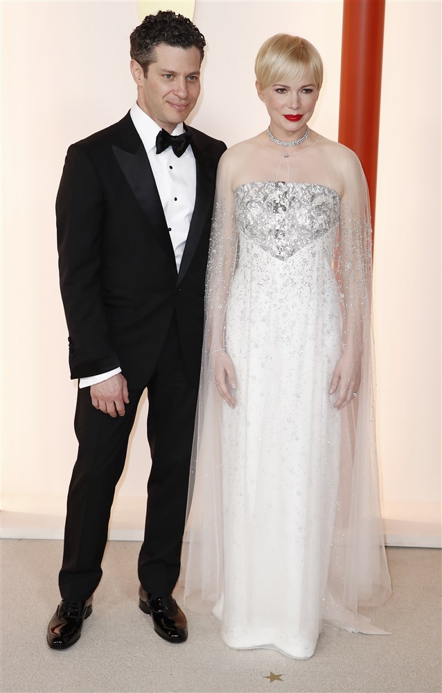 Ținutele vedetelor la Oscar 2023. Actrițele s-au întrecut în rochii elegante și strălucitoare. FOTO