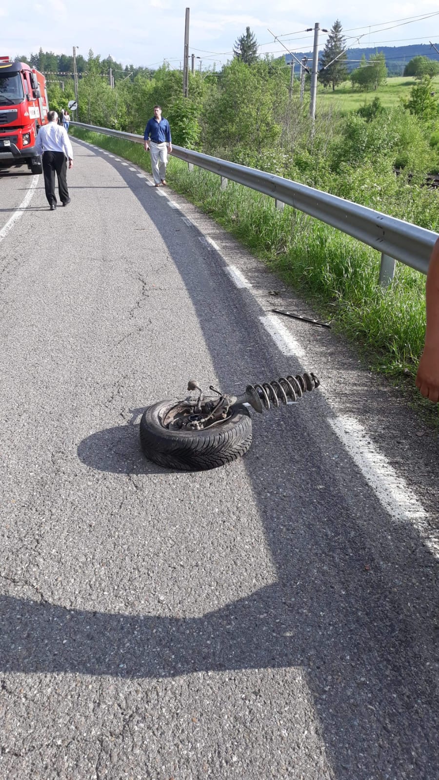 FOTO/ Cinci persoane au ajuns la spital după ce două motociclete au intrat într-un autoturism