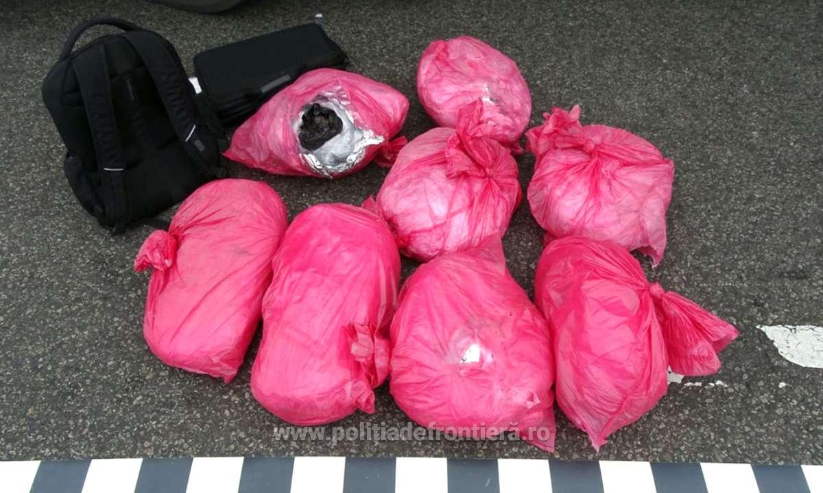 Peste 80 de kilograme de opiu, descoperite la Calafat, în TIR-ul unui turc. Drogurile valorează 1,5 milioane de euro