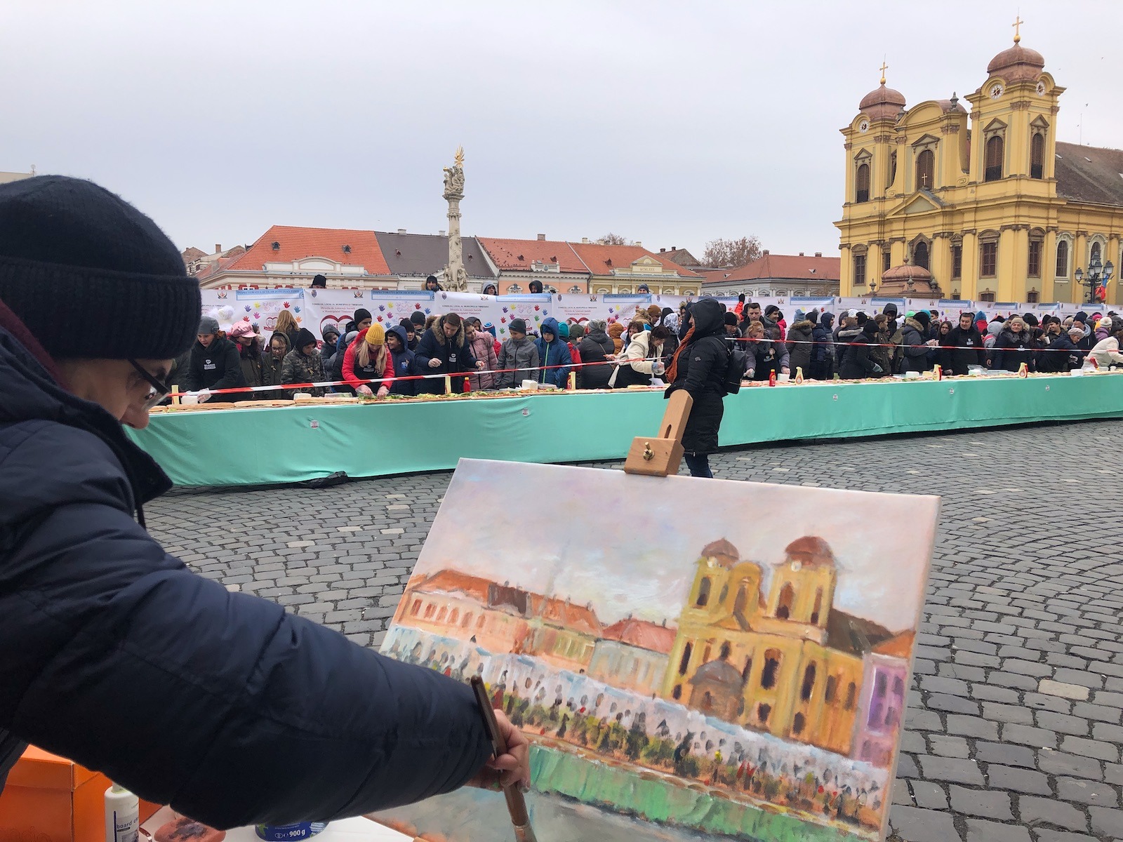 FOTO/ Așa arată cel mai lung sendviș din România. Au fost folosite 181 de pâini!