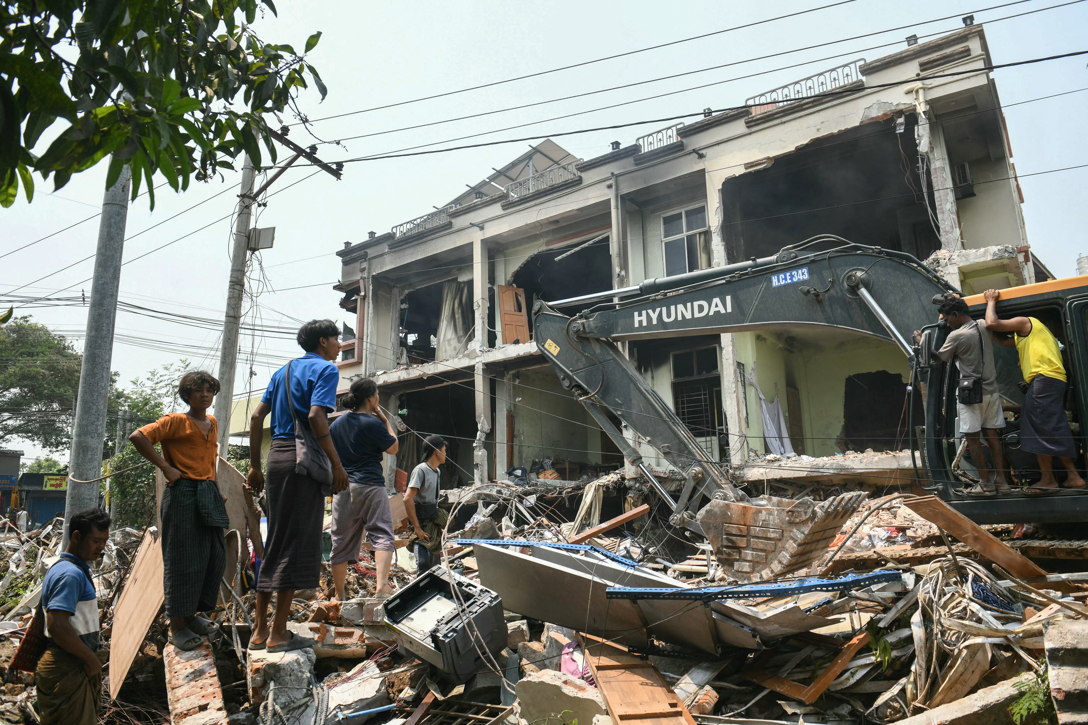 Cel puțin 1.002 morți și 2.376 de răniți în urma cutremurului devastator din Myanmar I VIDEO 