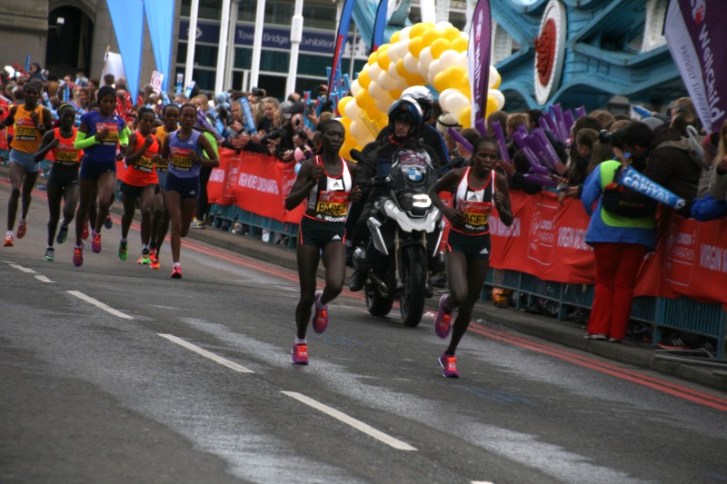 Etiopiencele și kenyenii, cei mai tari la Maratonul Londrei. Paula Radcliffe, în lacrimi / FOTO