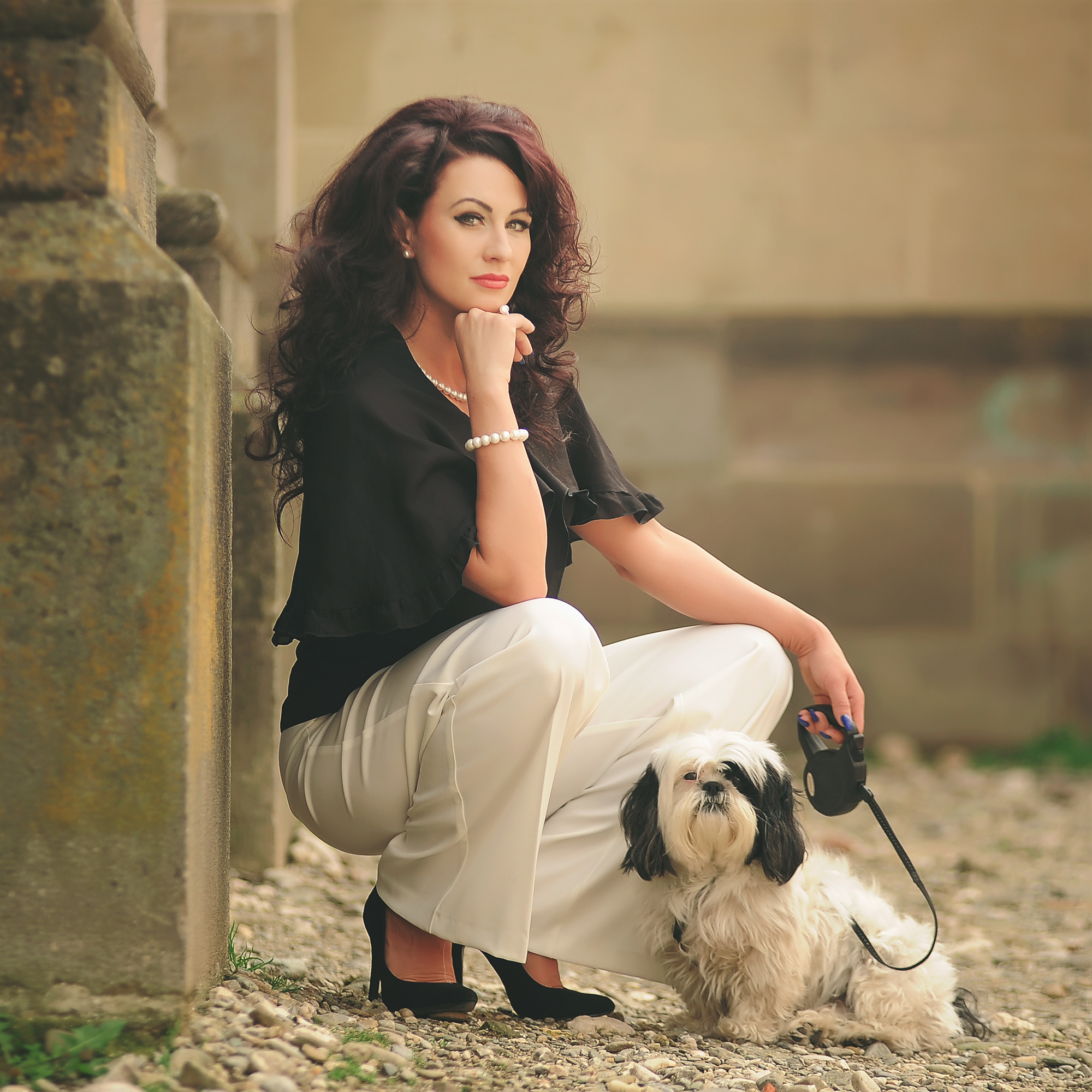 REPORTAJ/Un fost model Playboy salvează animale abandonate: „O poză cu mine dezbrăcată are sute de like-uri. Dacă postez un căţel, îmi dă like mama“/ FOTO