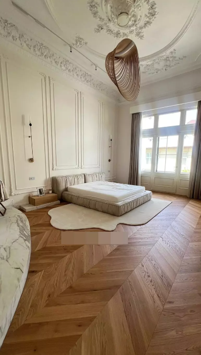 Noi imagini cu casa moștenită de la bunici a Anei Baniciu, veche de un secol. Locuința este aproape gata. „Azi au venit covoarele”