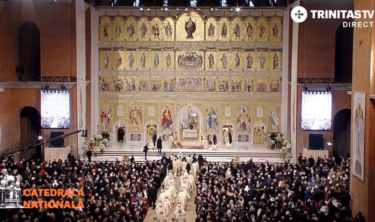 FOTO&VIDEO/ Imagini de la slujba de sfințire a Catedralei Mântuirii Neamului. 100 de preoți și zeci de mii de credincioși participă la evenimentul istoric