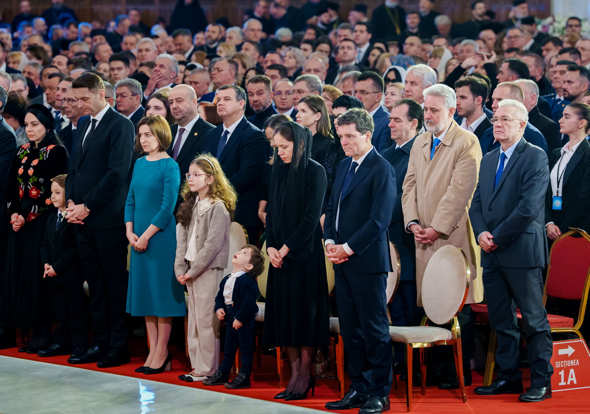Dana Budeanu a criticat ținuta aleasă de Mirabela Grădinaru, partenera lui Nicușor Dan, la sfințirea Catedralei Mântuirii Neamului: „Alo, protocolu’ Cotroceni?”