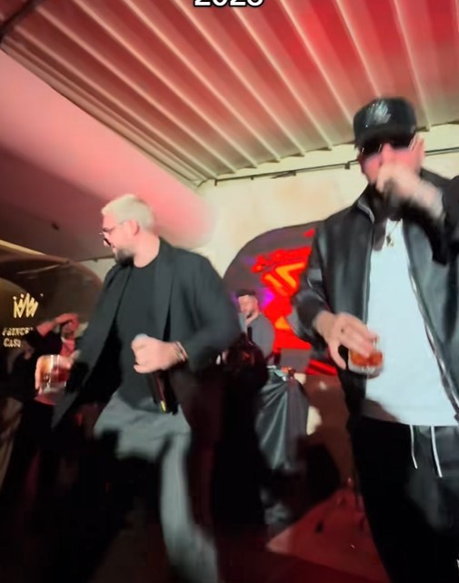 Mario Fresh a căzut de pe scenă în timpul concertului. Imaginile au devenit virale