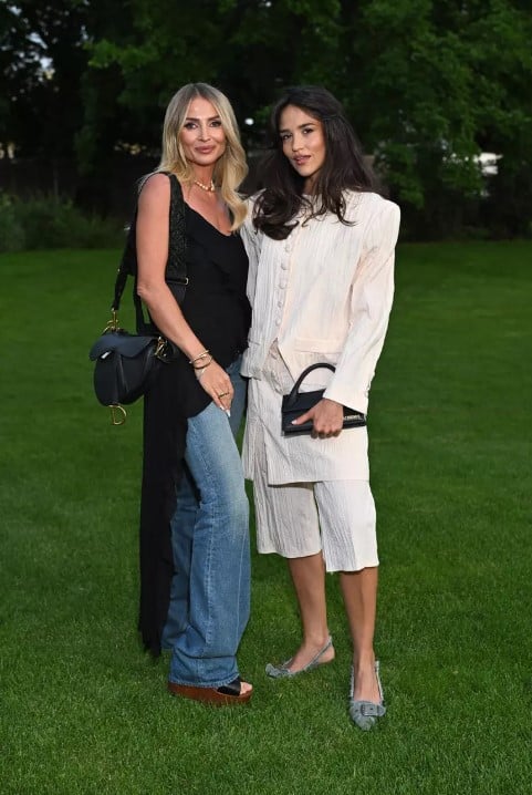 Vedete și influenceri celebri la ELLE New Media Awards 2026. Cum au apărut Alexandru Ciucu și Alexandra Căpitănescu