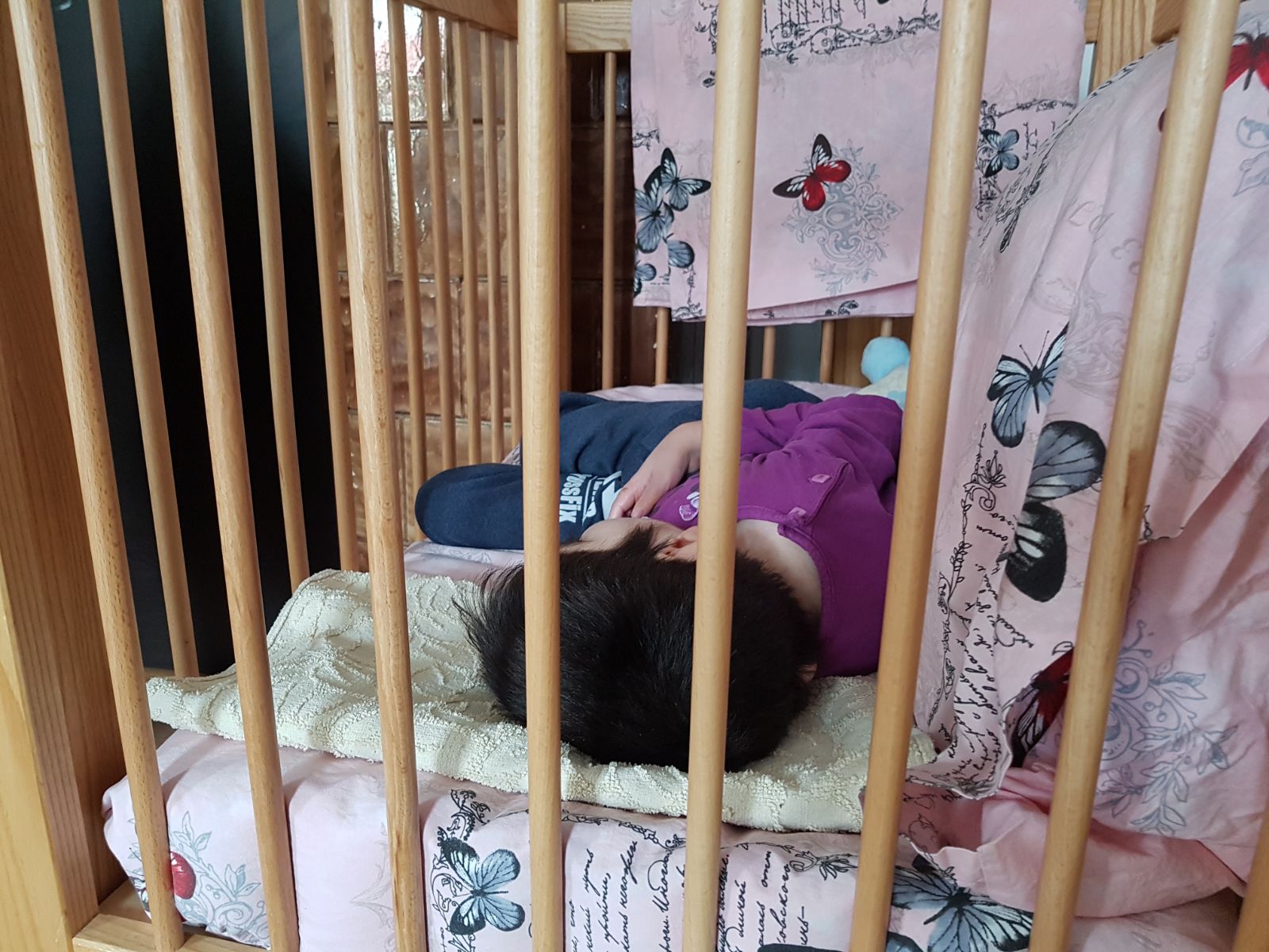 REPORTAJ: Ce au primit 15 copii cu handicap sever de la Moș Crăciun trimis de angajații Penitenciarului Vaslui| FOTO/VIDEO