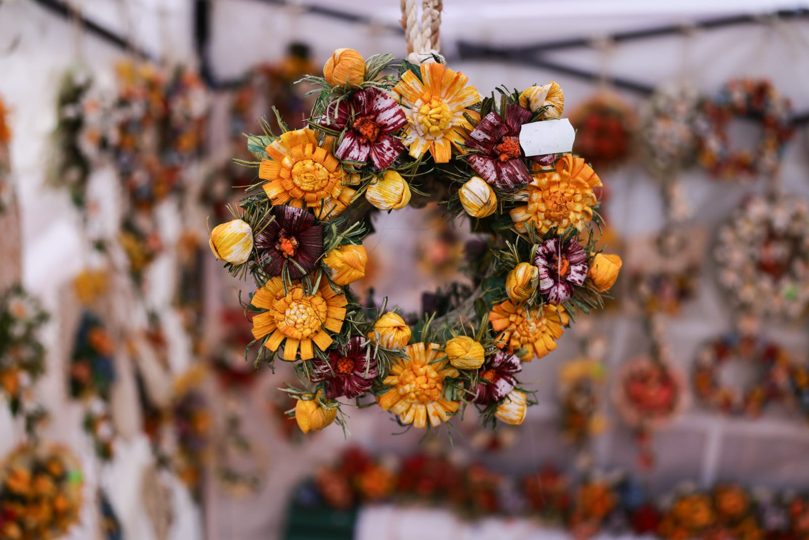 De la mărțișoare handmade la adevărate bijuterii din aur și argint: ce prețuri găsești la Târgul Mărțișorului 2026
