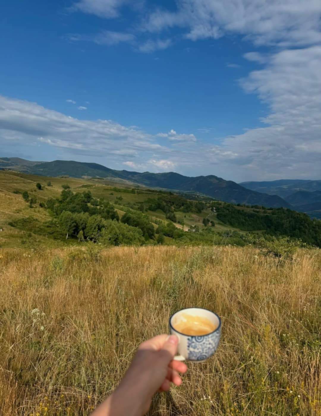Laura Cosoi și familia ei au plecat în vacanță cu rulota. Experiența de care au avut parte. „Pe vremuri veneam aici cu părinții”