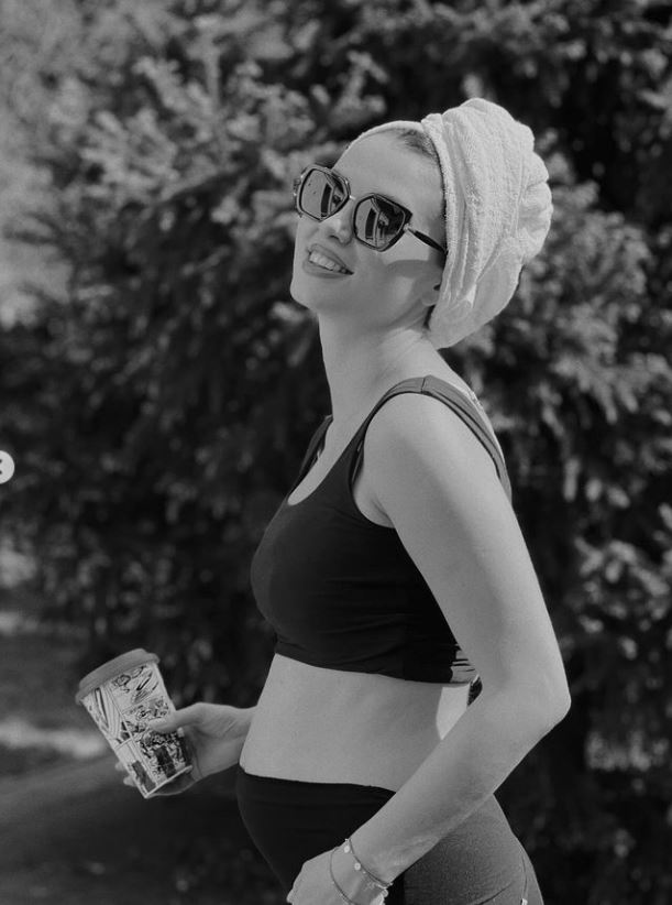 Imagini cu Anca Dumitra însărcinată în 5 luni. Actrița din „Las Fierbinți”, detalii despre sarcină: „Trimestrul unu a fost un pic dificil”