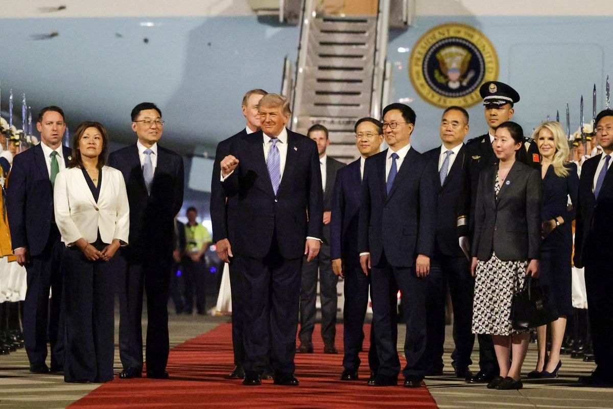 Donald Trump a ajuns în China pentru întâlnirea cu Xi Jinping: imagini de la primirea liderului american