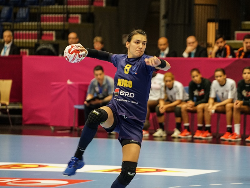 Tomas râde, după startul lansat al naționalei feminine de handbal la CM. ^”Sunt mulțumit!”. Azi, cu Kazahstan (ora 17.00) / GALERIE FOTO